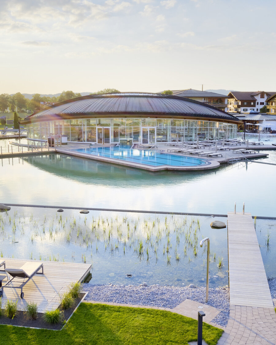 Pool area with loungers The pool area with Balena system at the “König Ludwig” Wellness & SPA Resort with loungers and plants